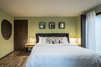 holt boutique 2br puente viejo residencial