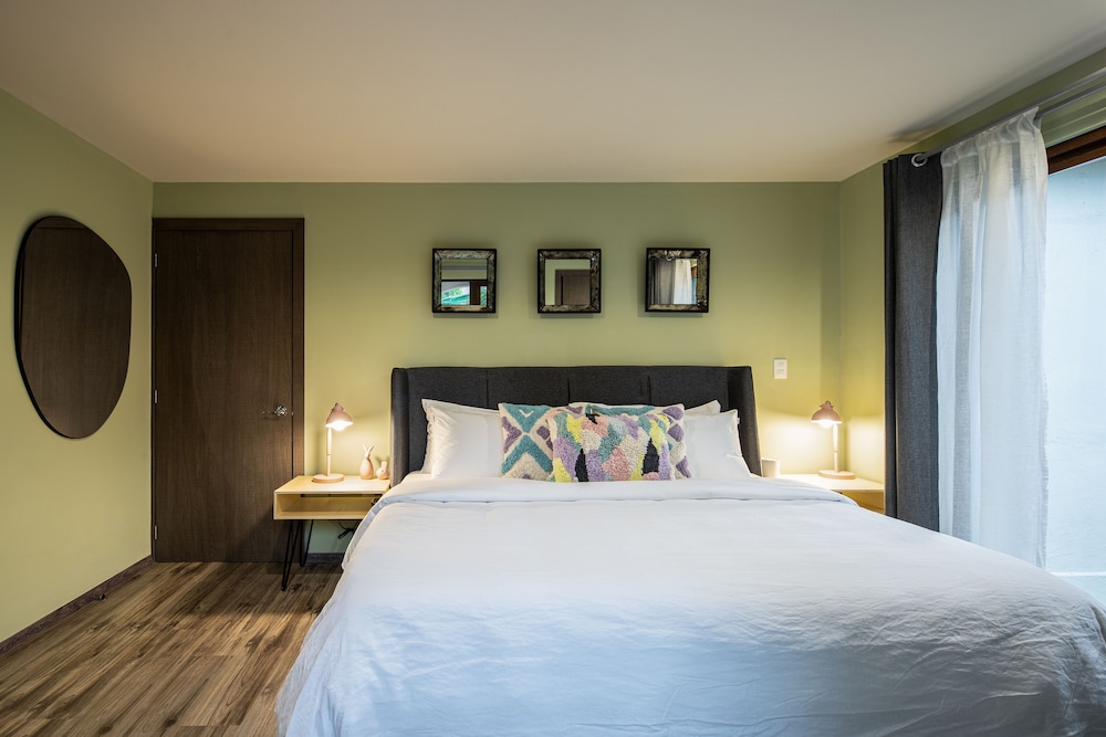 holt boutique 2br puente viejo residencial