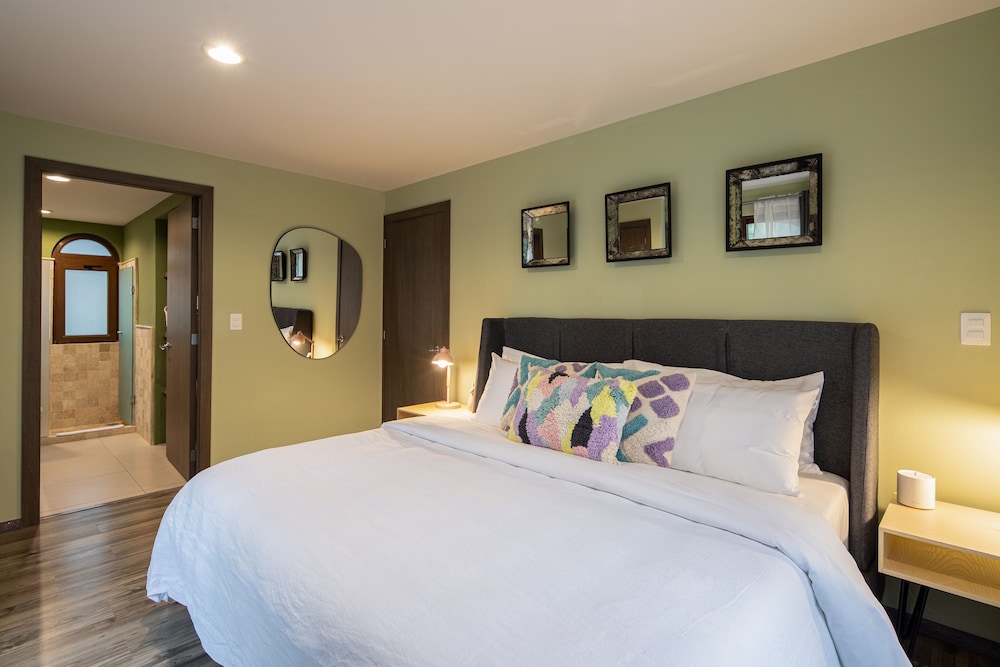 holt boutique 2br puente viejo residencial