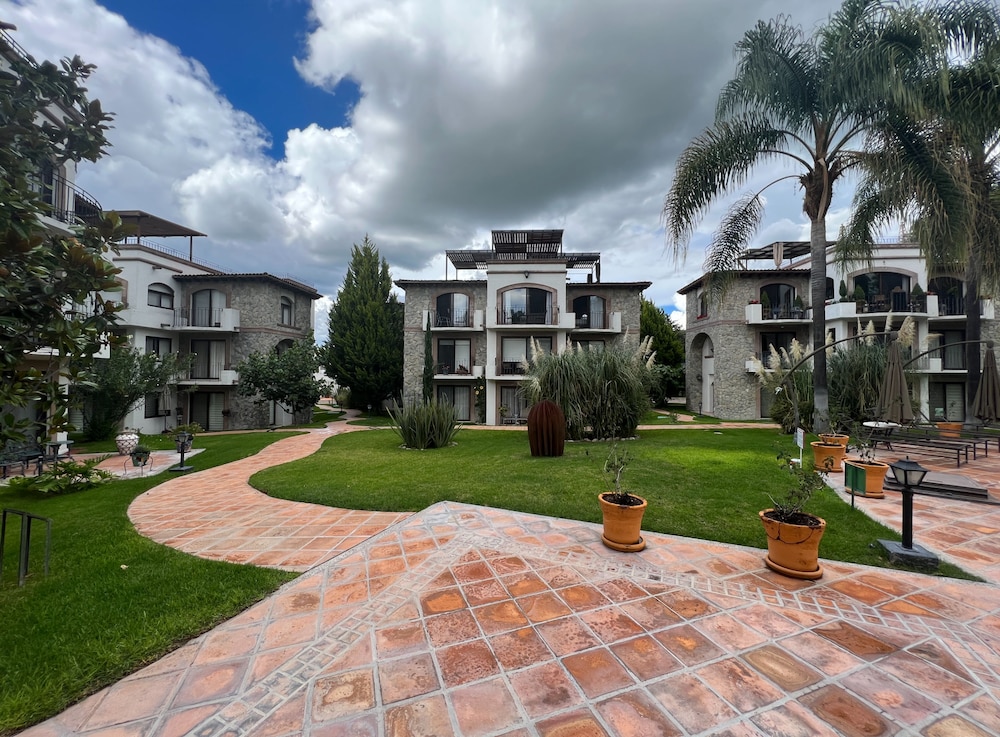 holt boutique 2br puente viejo residencial