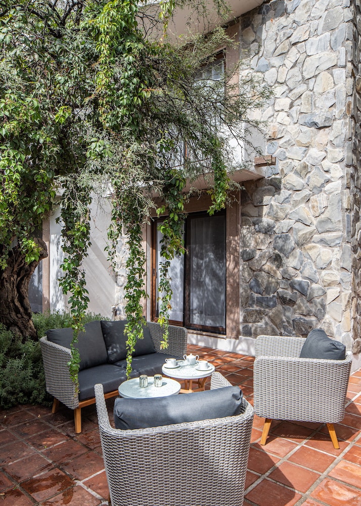 holt boutique 2br puente viejo residencial
