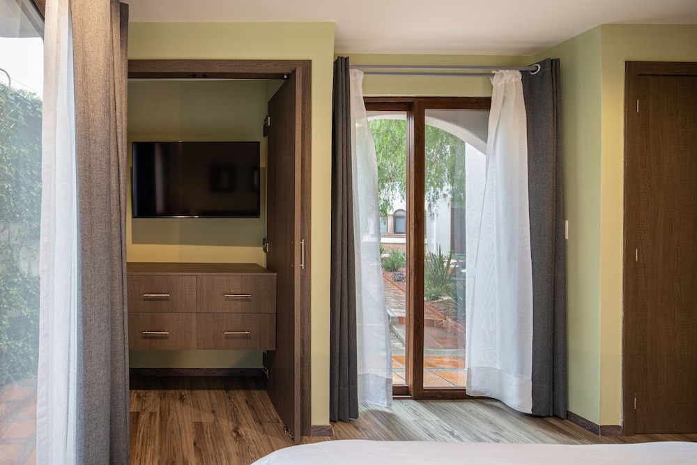 holt boutique 2br puente viejo residencial