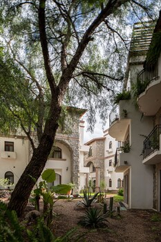 holt boutique 2br puente viejo residencial