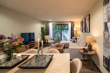 holt boutique 2br puente viejo residencial