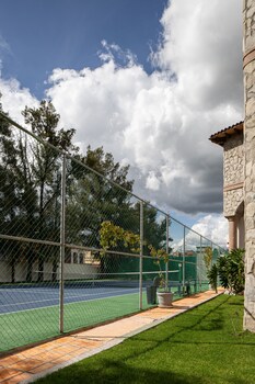 holt boutique 2br puente viejo residencial