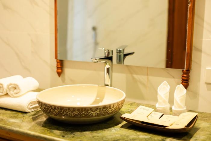 two seasons siem reap hotel