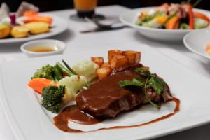 two seasons siem reap hotel