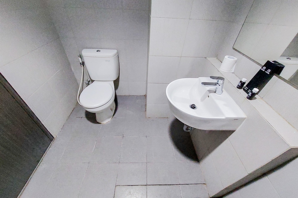 elegant and comfy studio apartment at bintaro icon