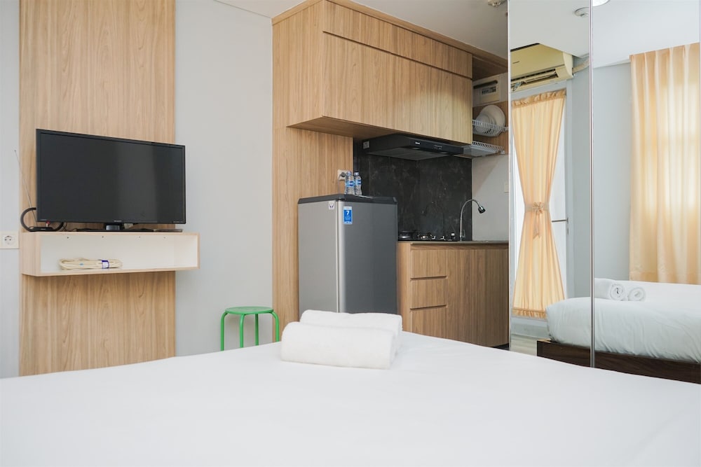 elegant and comfy studio apartment at bintaro icon