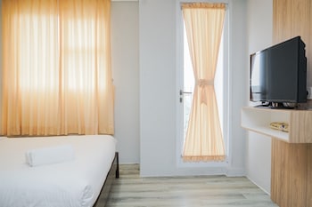 elegant and comfy studio apartment at bintaro icon