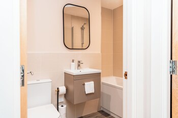 captivating 2 bed apartment in manchester