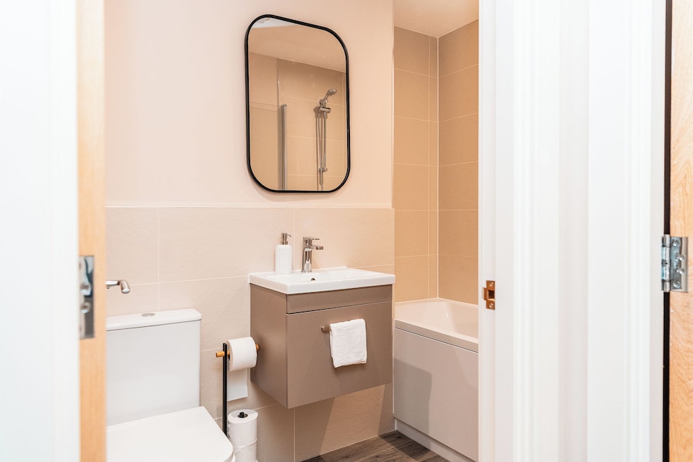 captivating 2 bed apartment in manchester