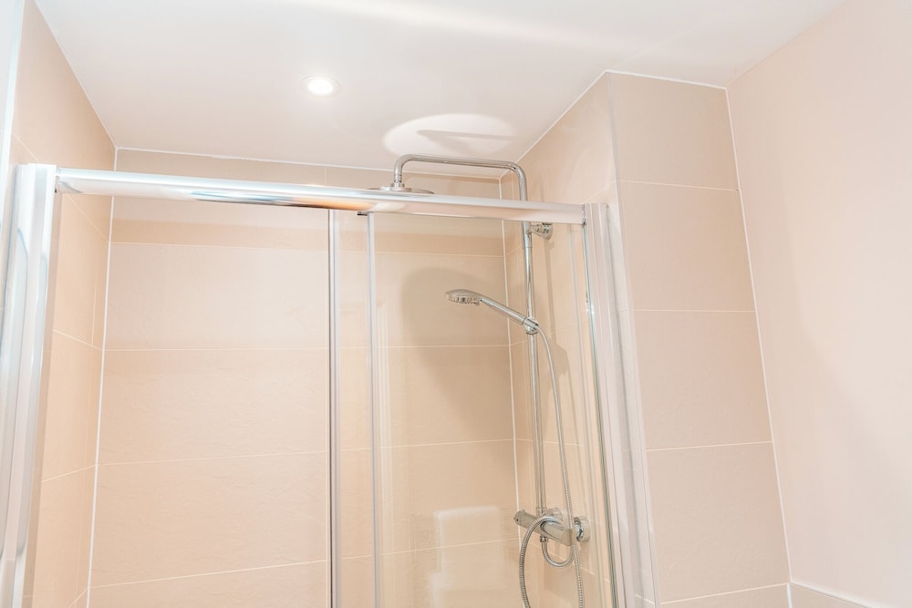 captivating 2 bed apartment in manchester