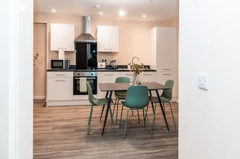 captivating 2 bed apartment in manchester