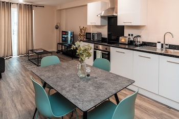 captivating 2 bed apartment in manchester
