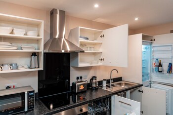 captivating 2 bed apartment in manchester