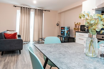 captivating 2 bed apartment in manchester
