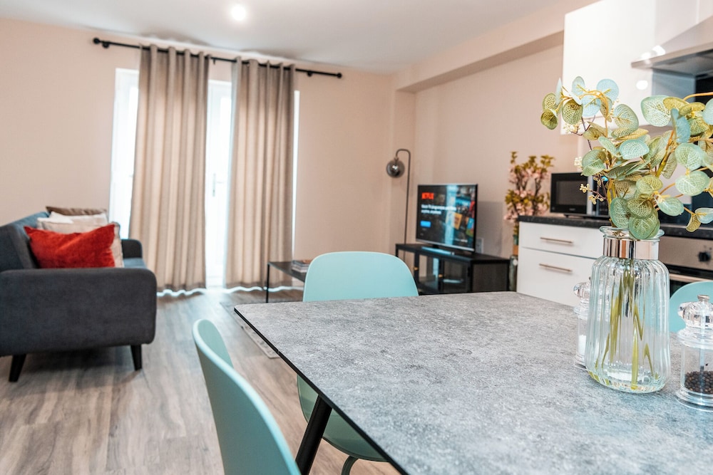 captivating 2 bed apartment in manchester