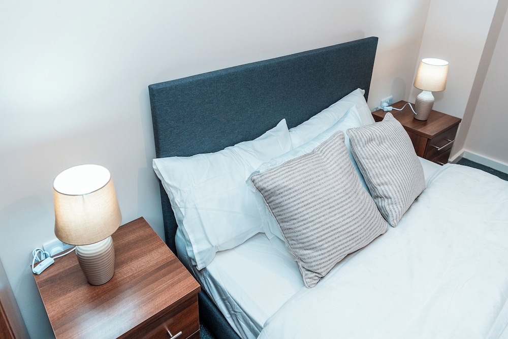 captivating 2 bed apartment in manchester