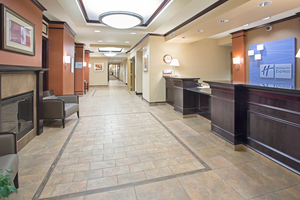 holiday inn express and suites minot by ihg