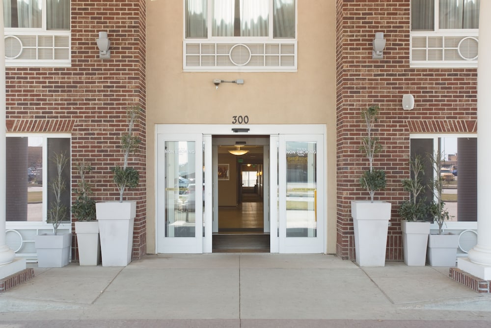 holiday inn express and suites minot by ihg