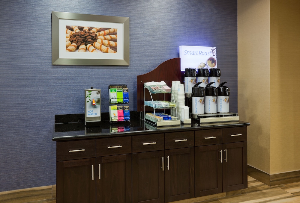 holiday inn express and suites minot by ihg
