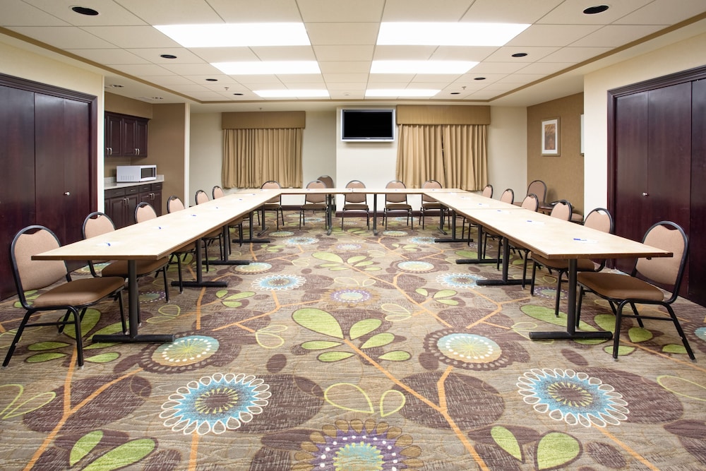 holiday inn express and suites minot by ihg