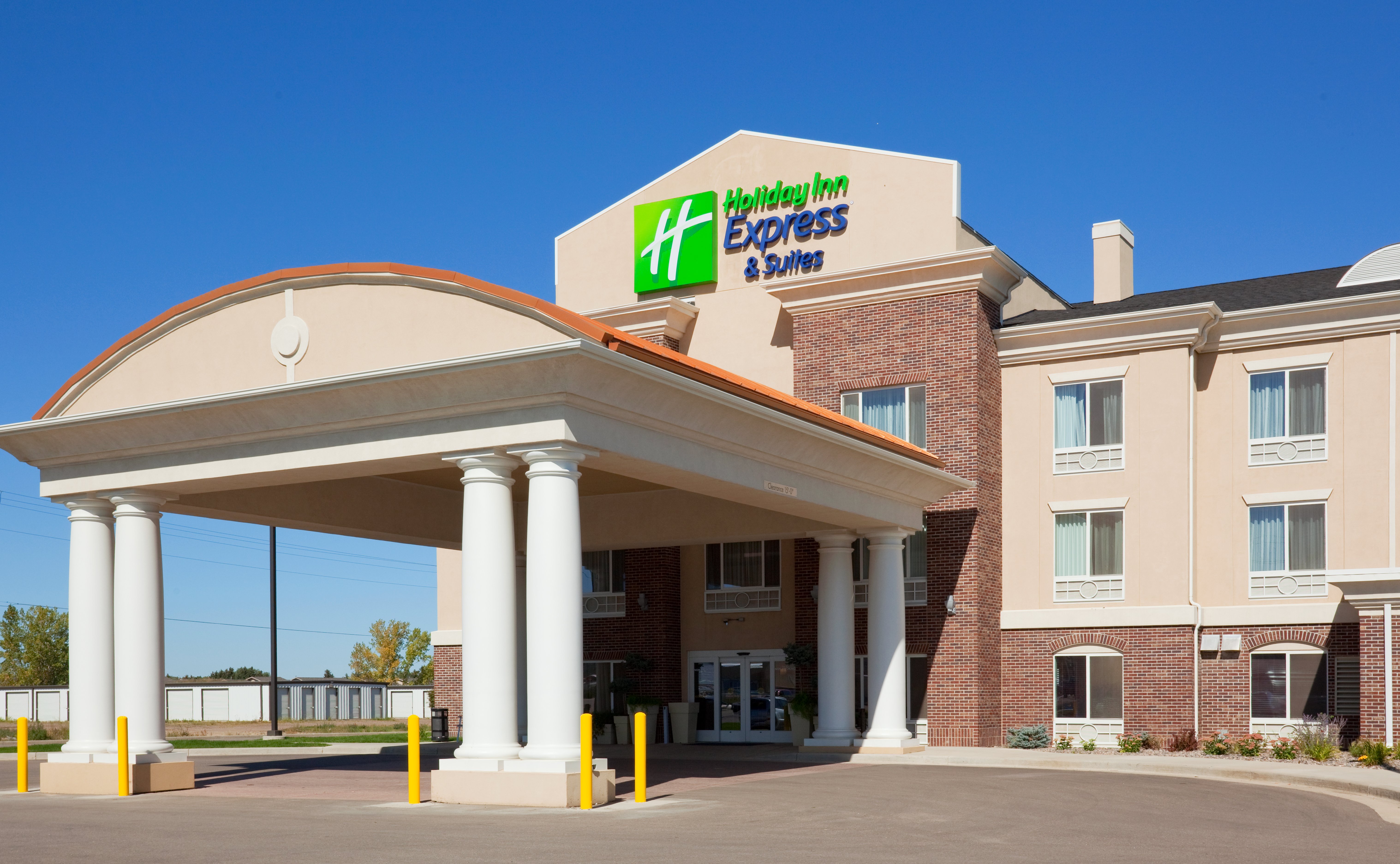 holiday inn express and suites minot by ihg