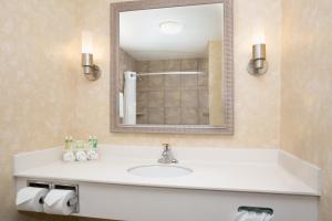 holiday inn express and suites minot by ihg