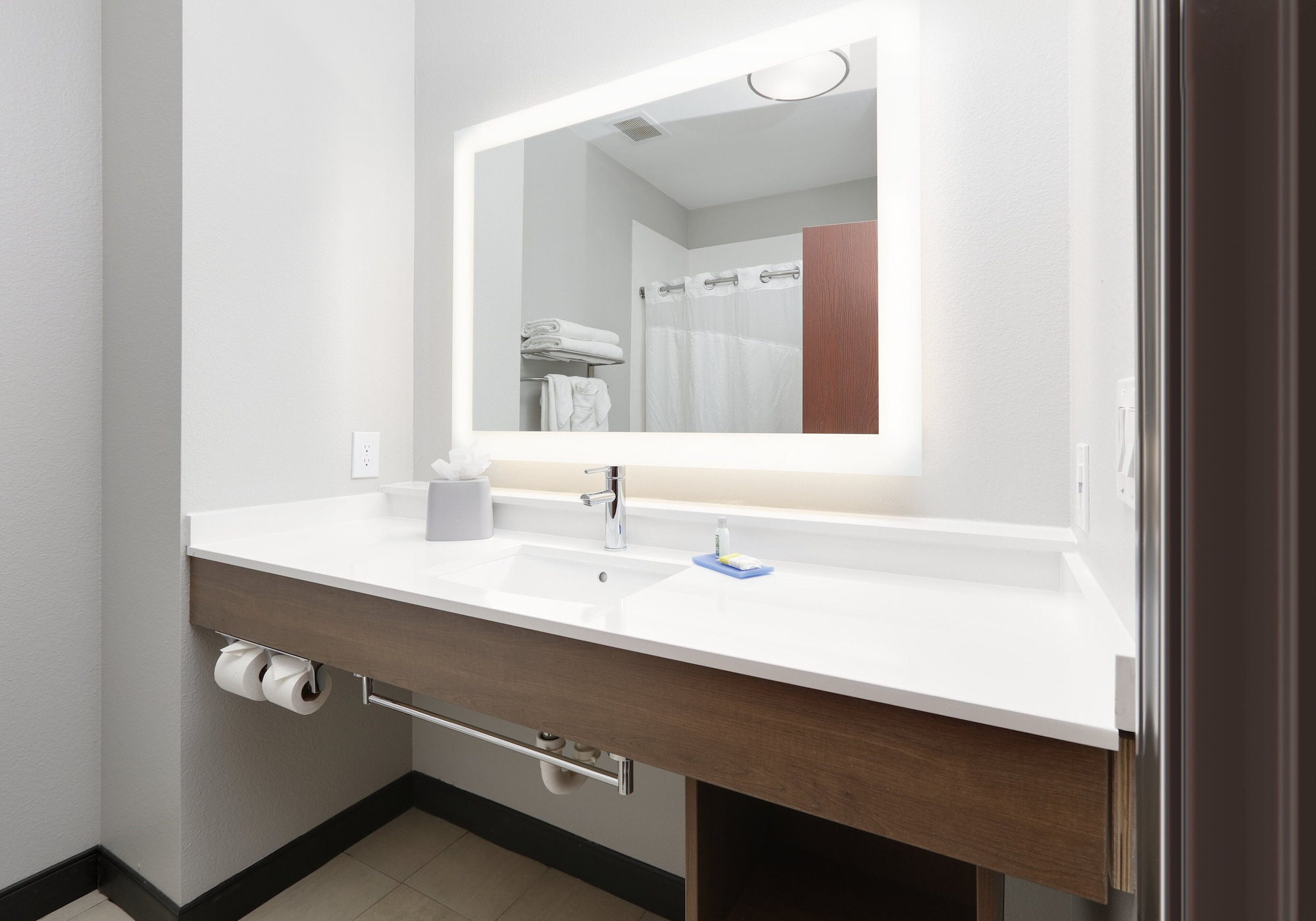 holiday inn express and suites denton north by ihg