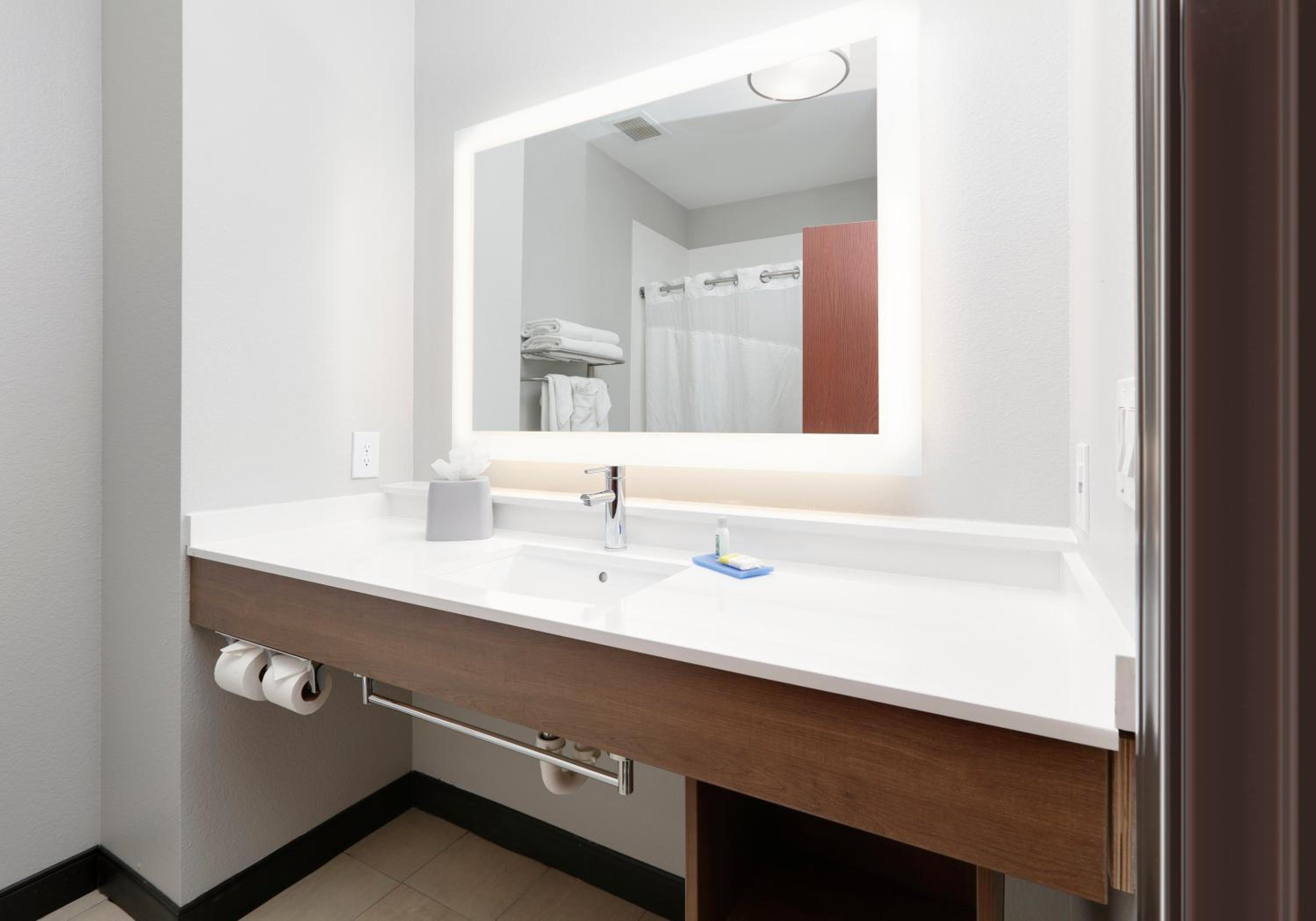holiday inn express and suites denton north by ihg