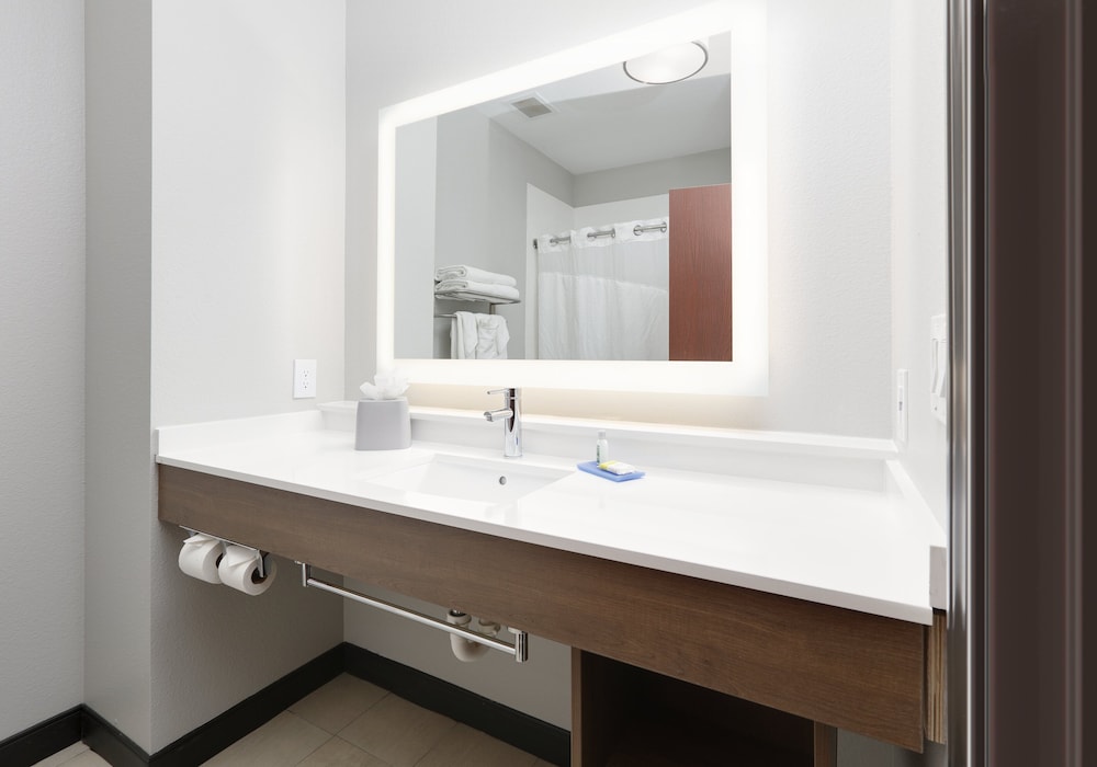 holiday inn express and suites denton north by ihg