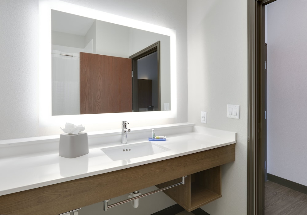 holiday inn express and suites denton north by ihg