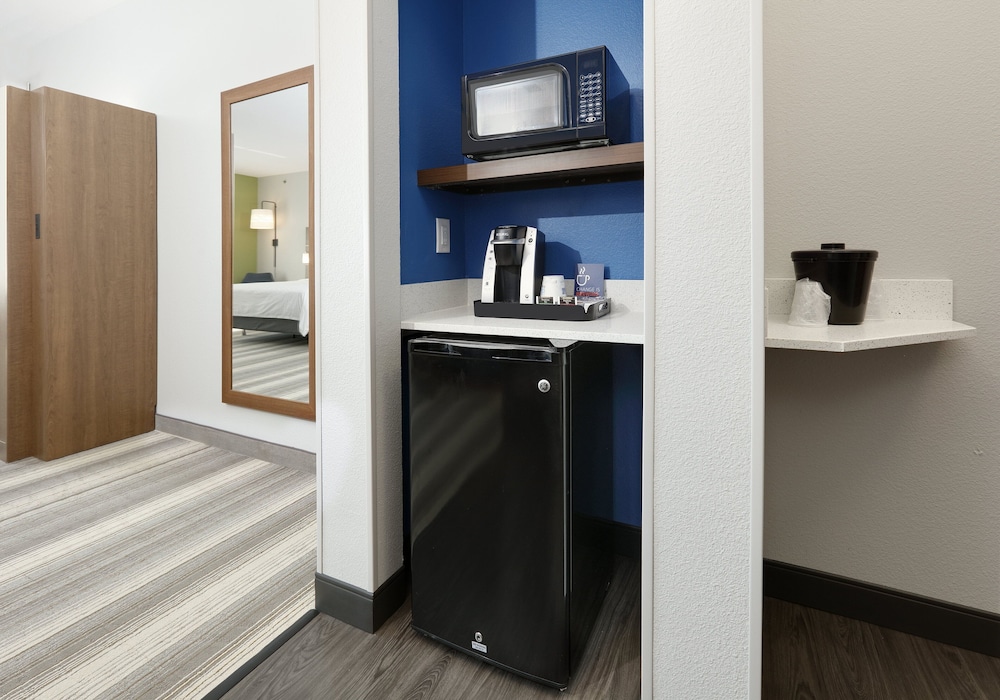 holiday inn express and suites denton north by ihg
