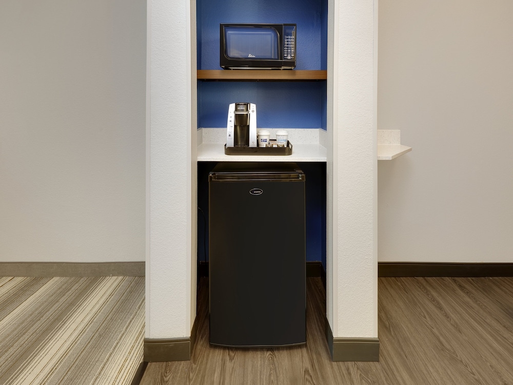 holiday inn express and suites denton north by ihg