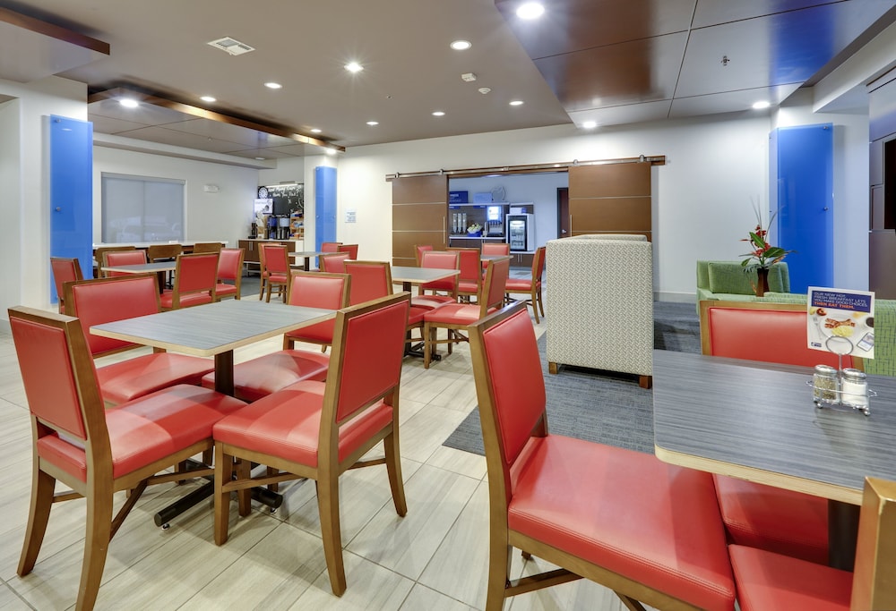 holiday inn express and suites denton north by ihg
