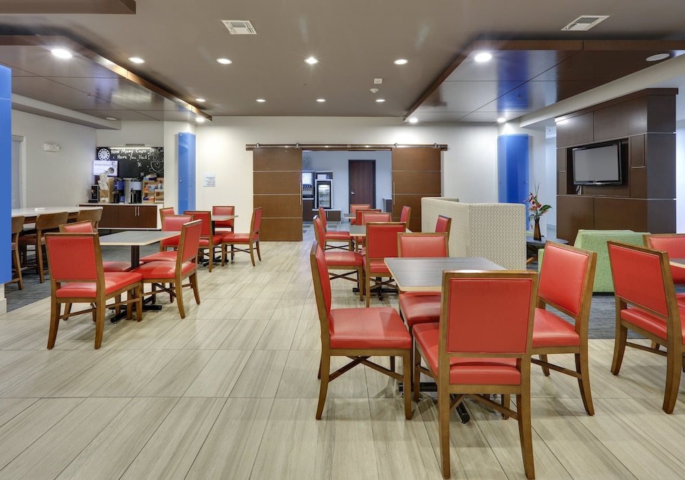 holiday inn express and suites denton north by ihg