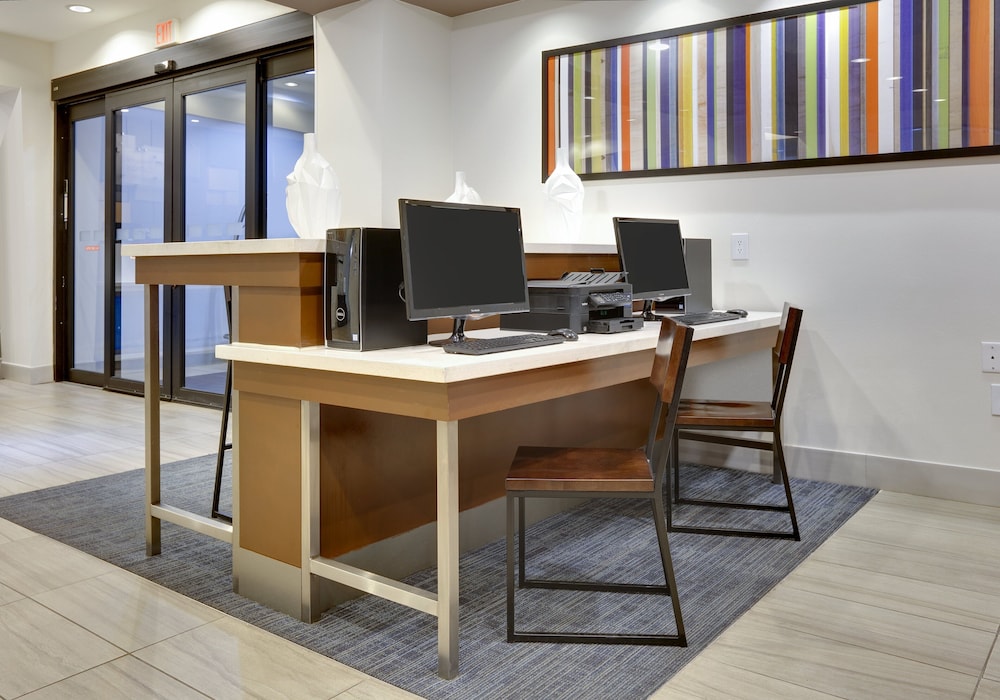 holiday inn express and suites denton north by ihg