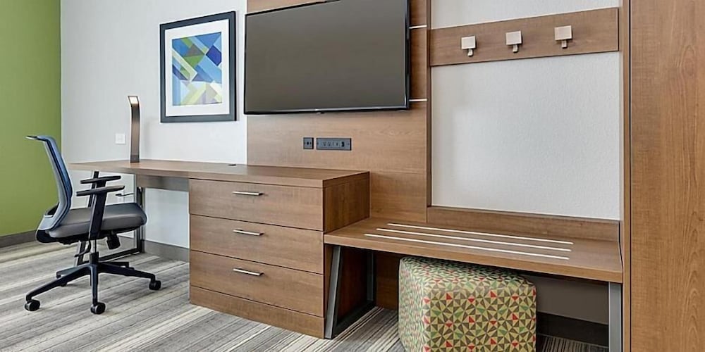holiday inn express and suites denton north by ihg