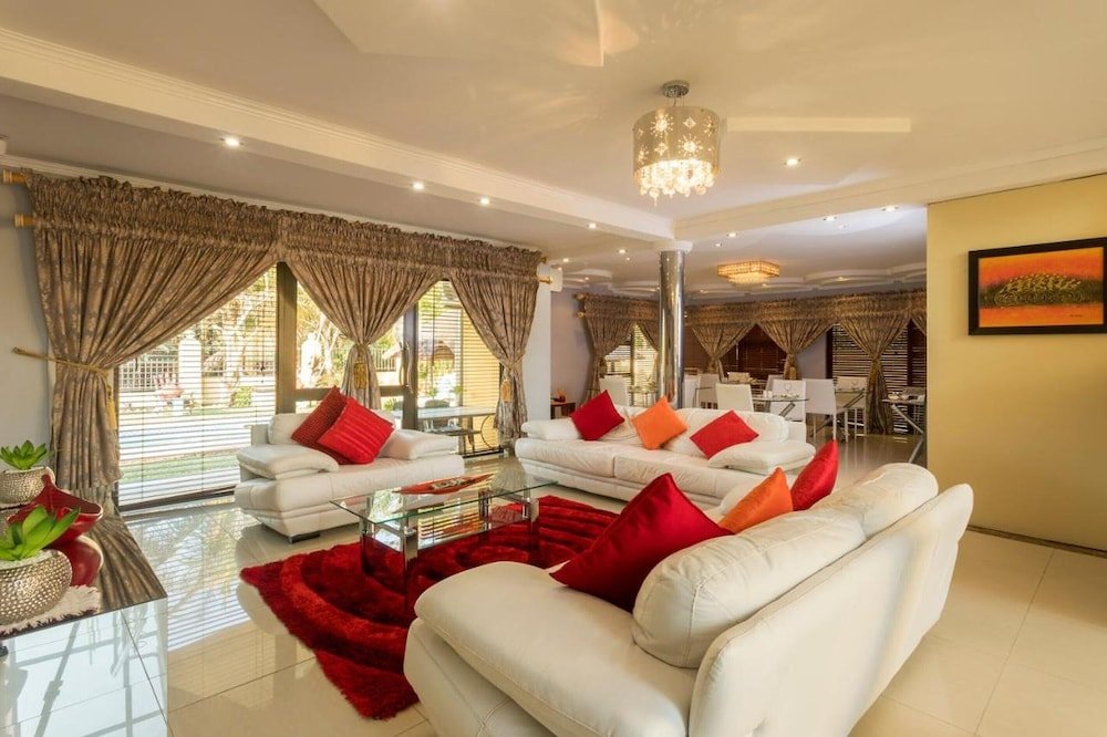 ezulwini guest house relaxing queen room with balcony in balito south afirca