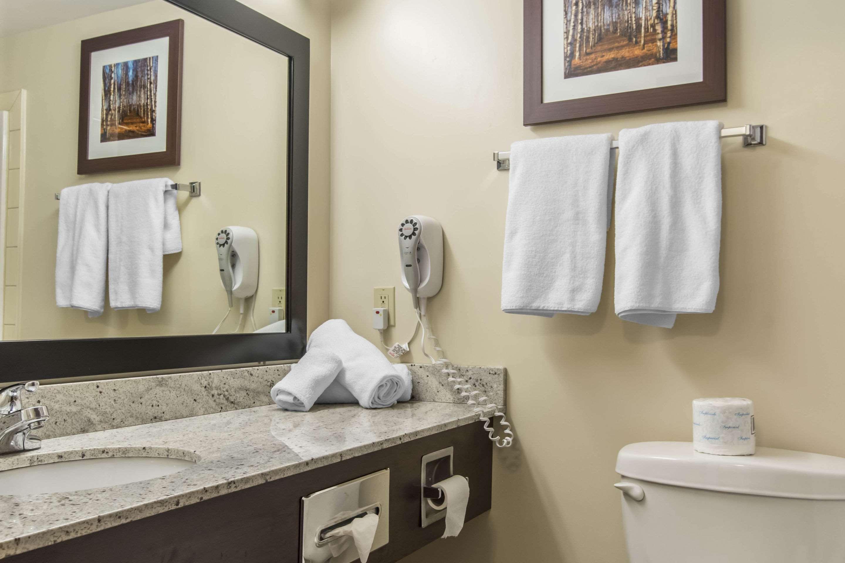 quality inn airport