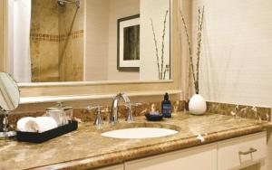 the sebastian vail king hotel room