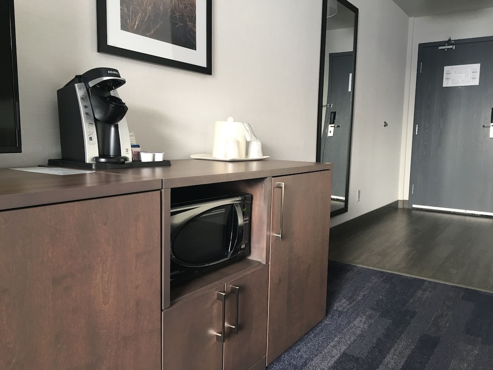 holiday inn and suites grande prairie conference center by ihg