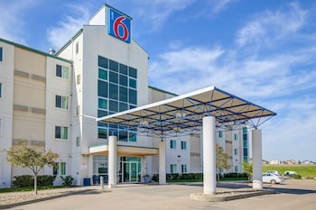 motel 6 grande prairie ab