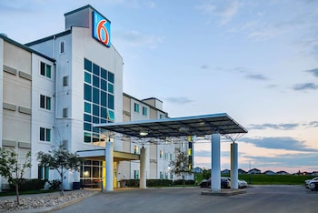 motel 6 grande prairie ab