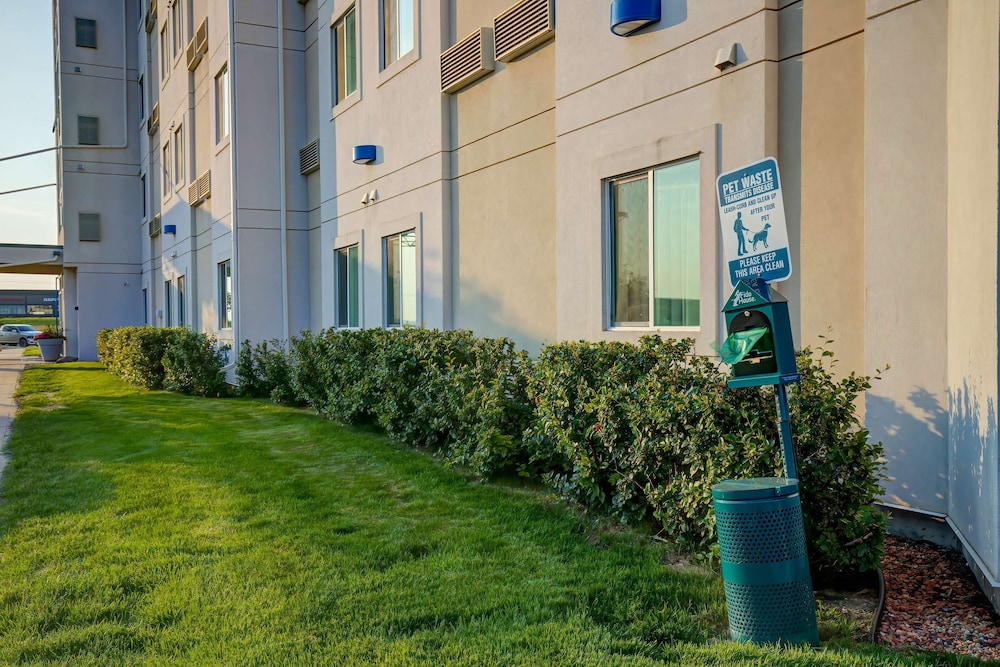 motel 6 grande prairie ab