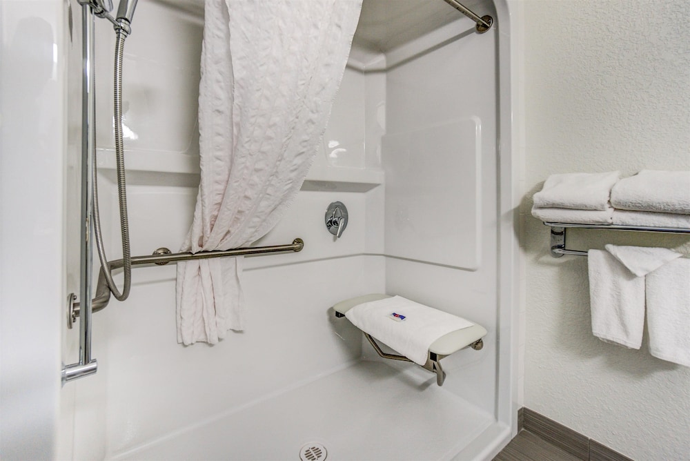 motel 6 grande prairie ab