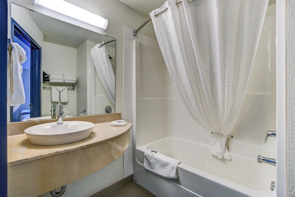 motel 6 grande prairie ab