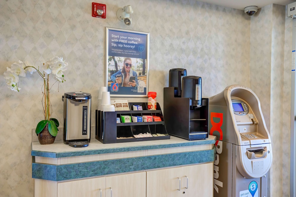 motel 6 grande prairie ab