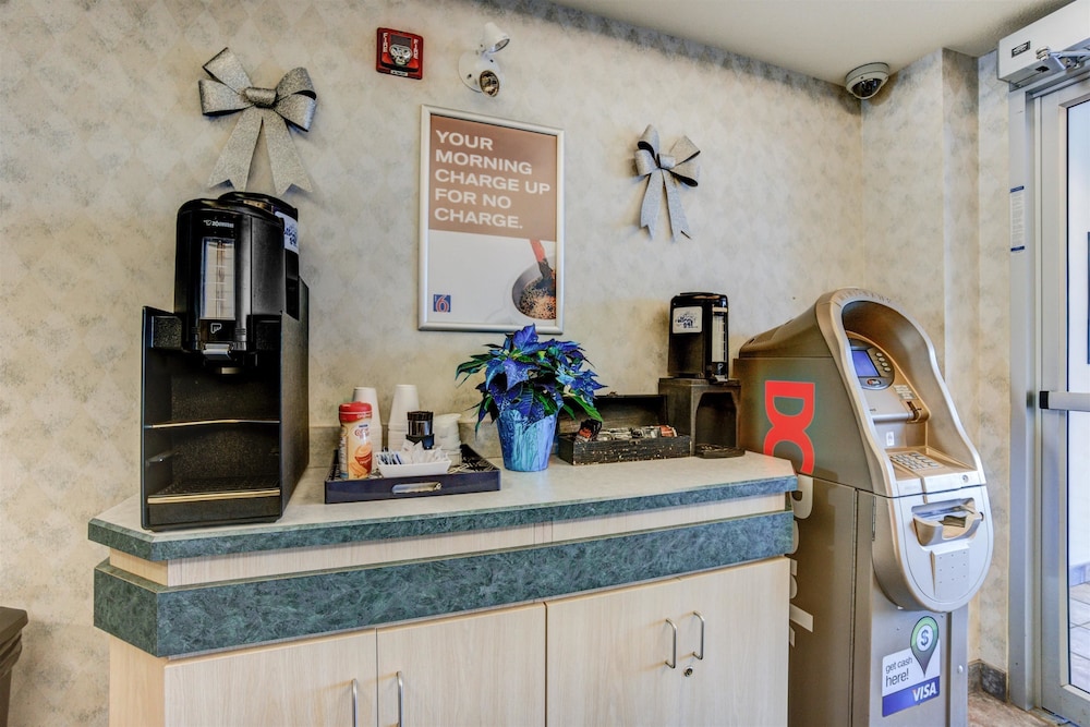 motel 6 grande prairie ab